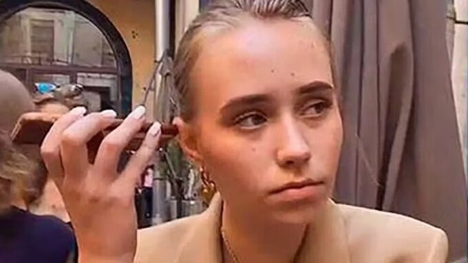 La figlia segreta di Putin si racconta. “Ha distrutto la mia vita e di milioni di persone”