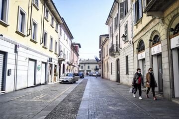 Il lockdown? Tutta una strategia dei potenti per resettare il mondo