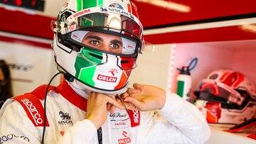 Antonio Giovinazzi a Roma per promuovere la Formula E