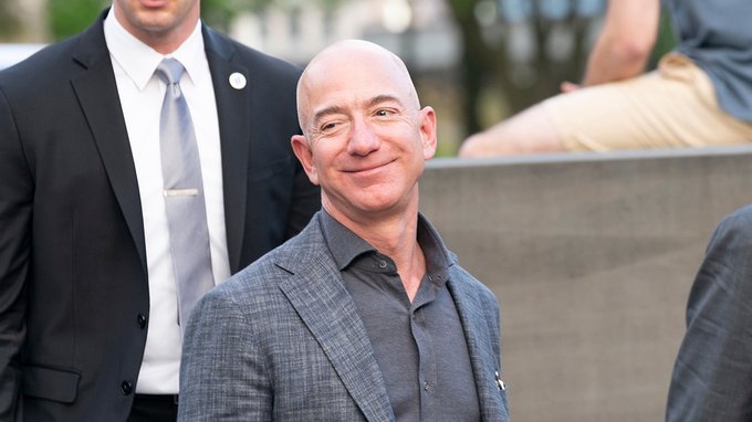 Raddoppiare le tasse ai ricchi non aiuterà la classe media. Le parole di Jeff Bezos contro il “Tax the rich”
