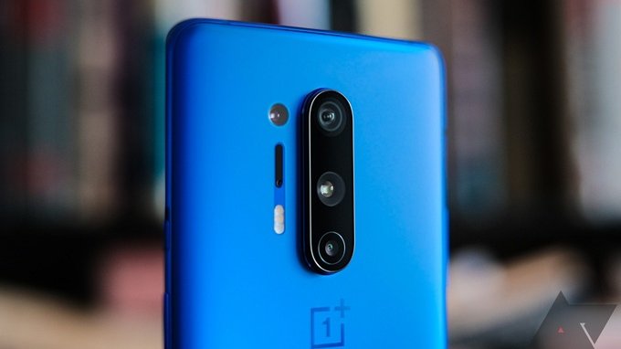 OnePlus 8 Pro: la fotocamera vede attraverso i vestiti? Ecco come
