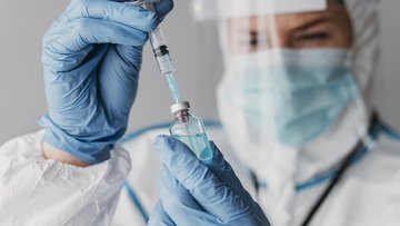 Covid, chi non si vaccina rischia il carcere: la minaccia di uno Stato