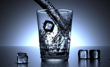 Se vai in vacanza dovresti lasciare un bicchiere d'acqua vicino al lavandino della cucina. Ecco perché