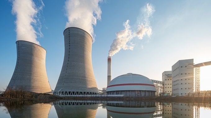 Mentre l'Europa teme per le proprie finanze, la Francia ha un piano: le centrali nucleari 