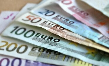 Patrimoniale per i super ricchi e meno tasse per tutti gli altri, la proposta di AVS