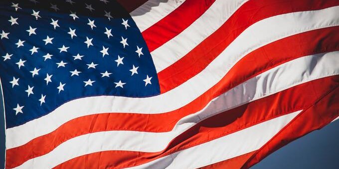 Come prendere la cittadinanza americana: requisiti e regole negli Stati Uniti