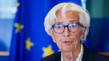Lagarde aspetta sei settimane. Il pensionato italiano sta già pagando, e per molti anni ancora