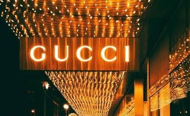 Azioni Kering (Gucci) ed Hermès affondano. Ma una delle 2 ha spazio per volare del 42,8%