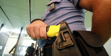 Forze Armate e di Polizia, è ufficiale: Taser per tutti (o quasi)
