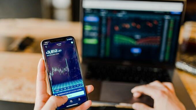 Cosa sono le meme stock, le azioni che fanno impazzire gli investitori?