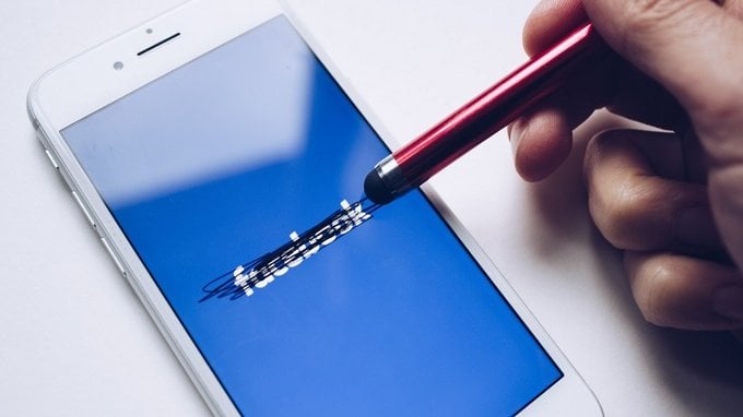 Come cancellarsi da Facebook ed eliminare un account