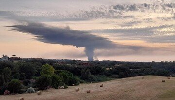Incendio Roma, ordinanza contro la nube tossica: scuole chiuse e stop al consumo di cibo locale