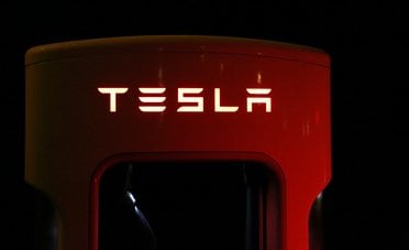 Azioni Tesla a un bivio decisivo. Cosa può accadere sopra 432,85 dollari?