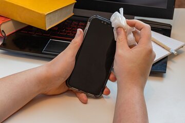 Come scoprire se sei spiato dalla telecamera del tuo telefono