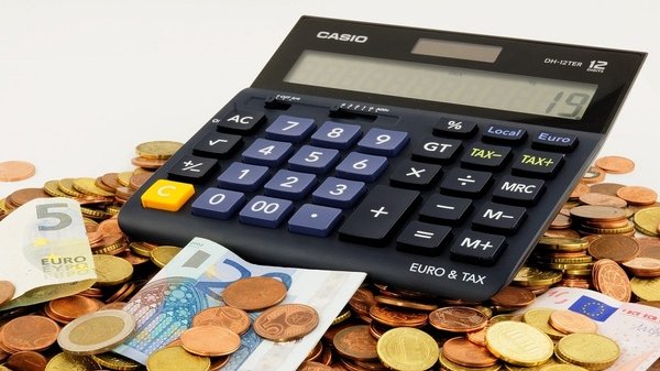 Aumento pensioni, assegno sociale e invalidità nel 2023: guida al calcolo dell’importo