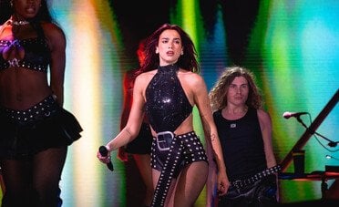 Perché Dua Lipa ha fatto causa a Samsung per 15 milioni di dollari?
