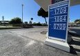 Sai perché dovresti sempre toccare la carrozzeria prima di fare benzina?