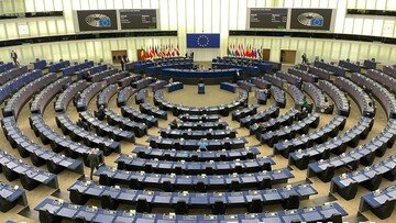 Accordo commerciale USA-UE, il Parlamento europeo approva (ma impone queste 3 clausole)