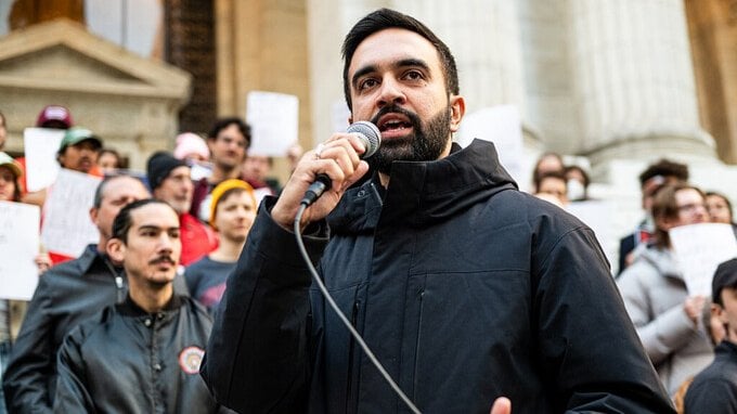 Chi è e quanto guadagna Zohran Mamdani, il primo sindaco musulmano di New York