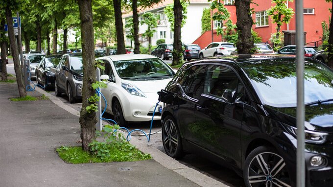 Arriva la batteria per auto che si ricarica in 9 minuti. Un traguardo storico per la mobilità elettrica