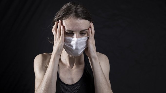 Omicron, il nuovo disturbo: «Compare un anno dopo la malattia». A rischio anche con sintomi lievi