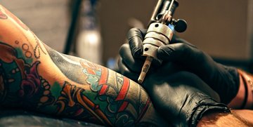 A quanti anni si può fare un tatuaggio e quando serve il consenso dei genitori