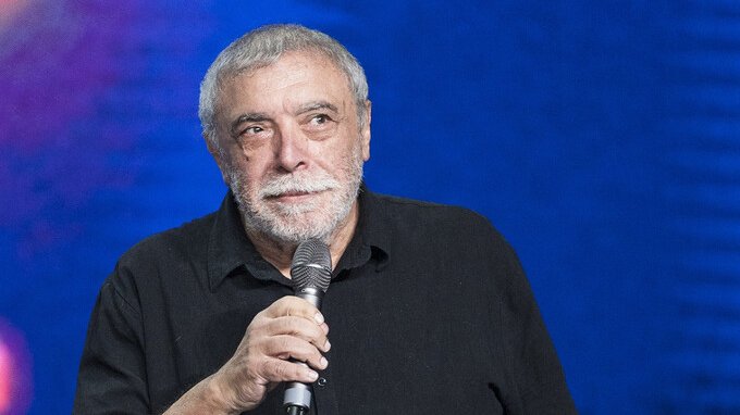 Quanto guadagna Nino Frassica? Biografia, età e patrimonio dell'attore protagonista a Sanremo 2025
