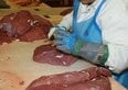 Attenzione a mangiare carne e uova. Dal 2026 saranno meno controllati