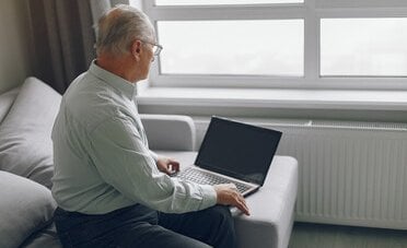 Record di occupati, ma a lavorare sono sempre più gli over 50. Sono il 42,8% del totale