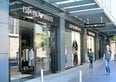 Armani, la vendita del 15% entra nel vivo. Incontri con LVMH, L'Oréal ed EssilorLuxottica