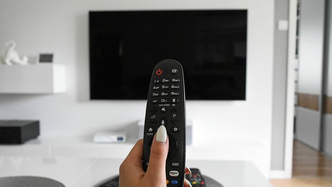 Quanto consuma un televisore acceso tutto il giorno?
