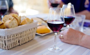 Perché sta crollando il mercato del vino?