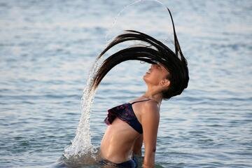 Capelli, come proteggerli da sole e mare: consigli e prodotti