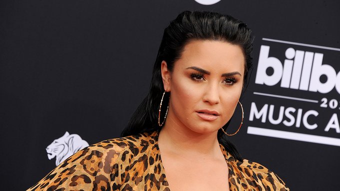 Cos'è il genere non binario di cui parla Demi Lovato e perché si usa il pronome «they»