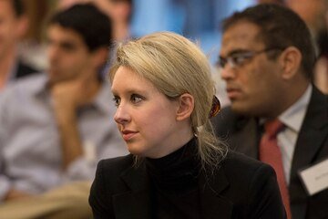 Scandalo Theranos: chi è Elizabeth Holmes e quali reati ha commesso