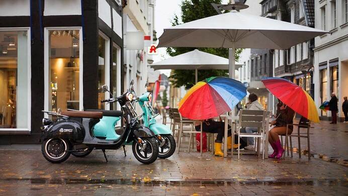 Moto e scooter: a Parigi è vietata la sosta libera