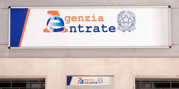 Agenzia delle Entrate bocciata in italiano: il rimprovero dell'Accademia della Crusca