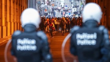 Coronavirus, domenica di proteste anti-lockdown in Europa