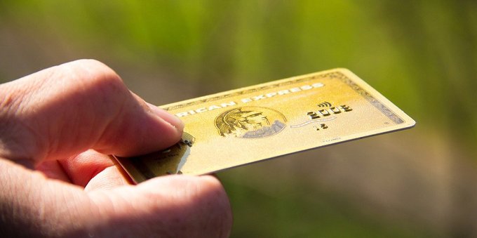 Carta oro American Express, costi e requisiti. Quanti soldi devi avere per richiederla?