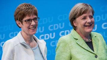 Germania: come l'erede della Merkel ha bruciato la sua corsa alla cancelleria