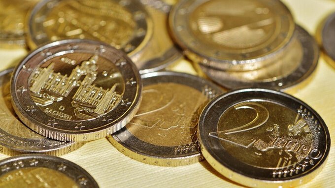 Come le criptovalute stanno cedendo il passo a depositi e fondi controllati dalla finanza globale
