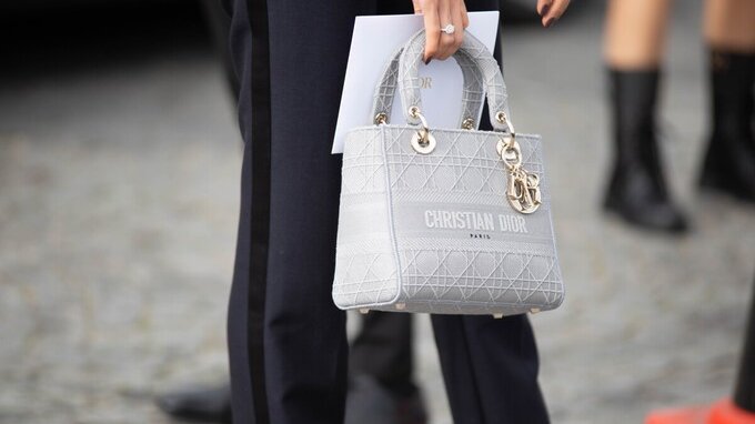 Ecco come i brand emergenti stanno conquistando quote di mercato a danno delle aziende del lusso