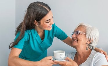 Colf e badanti, come potrebbe funzionare il nuovo albo proposto dall'Inps