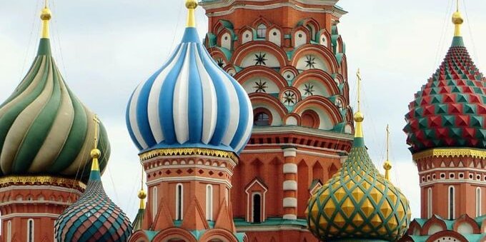 Russia allenta il controllo sui capitali: rublo in focus