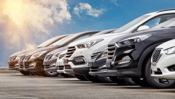 Europa, il settore auto sprofonda nella crisi. Crolla l'elettrico, i dati e un allarme