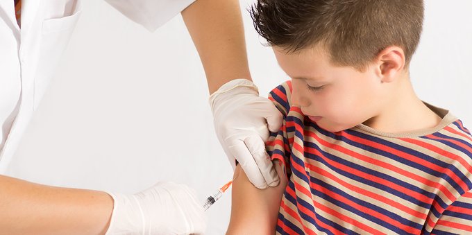 Seconda dose vaccino ai bambini, le nuove indicazioni: cosa cambia e per chi