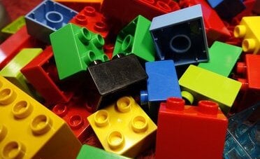 Dai Lego alle sneakers, ecco quanto valgono i nuovi beni rifugio che stanno arricchendo i collezionisti