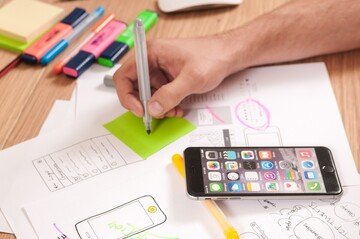 UX/UI designer: chi è, cosa fa, formazione, quanto guadagna