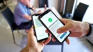 Super green pass, aggiornata l'app VerificaC19: come funziona e come cambiano i controlli