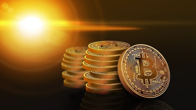 Conviene tenere Bitcoin in portafoglio? Cosa dicono gli analisti